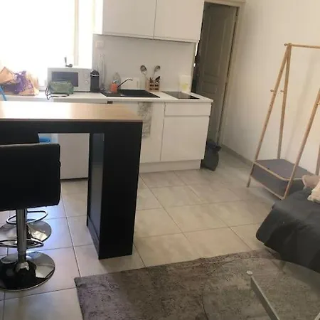 Studio Avec Terrasse Appartamento Nîmes